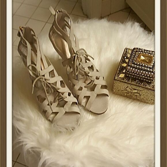 IVORY SUEDE STRAPPY SANDALS - Picture 4 of 6